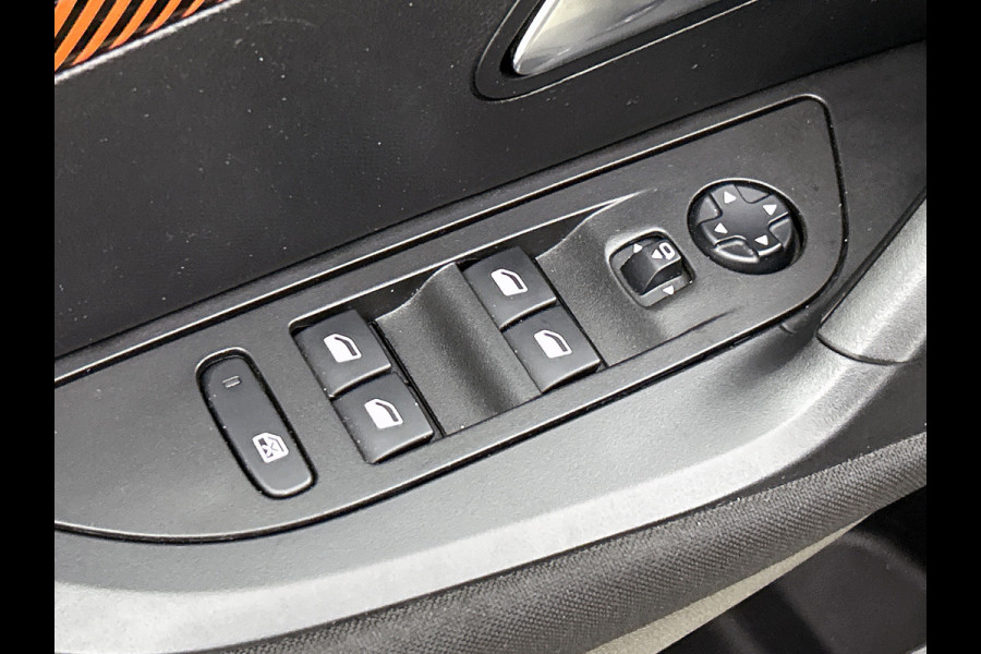 Peugeot 2008 1.5 HDi Blue Active / Trekhaak / Airco-ecc./ Pdc+Camera / Navigatie / Radio multimedia / Apk 12-2026