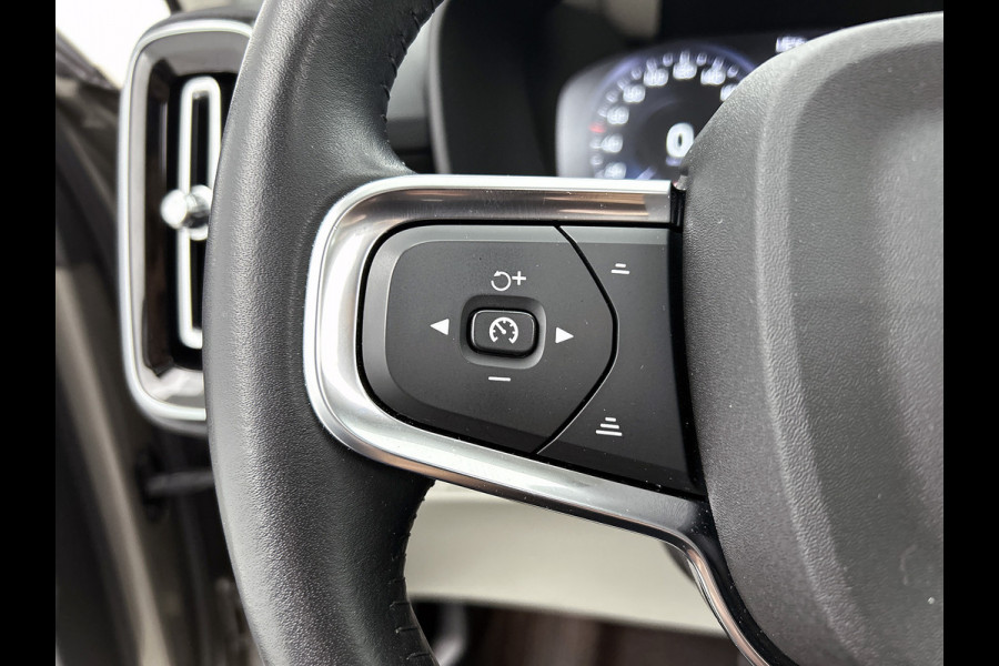 Volvo XC40 T5 180PK Hybride SOH 91% Inscription / Panoramadak / Leder / Trekhaak / airco-ecc./ Stuurverwarming / Navigatie / Apk 10-2026