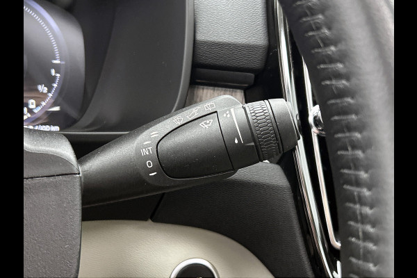 Volvo XC40 T5 180PK Hybride SOH 91% Inscription / Panoramadak / Leder / Trekhaak / airco-ecc./ Stuurverwarming / Navigatie / Apk 10-2026