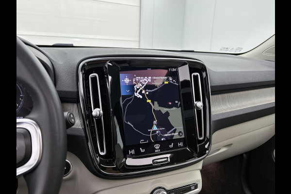 Volvo XC40 T5 180PK Hybride SOH 91% Inscription / Panoramadak / Leder / Trekhaak / airco-ecc./ Stuurverwarming / Navigatie / Apk 10-2026