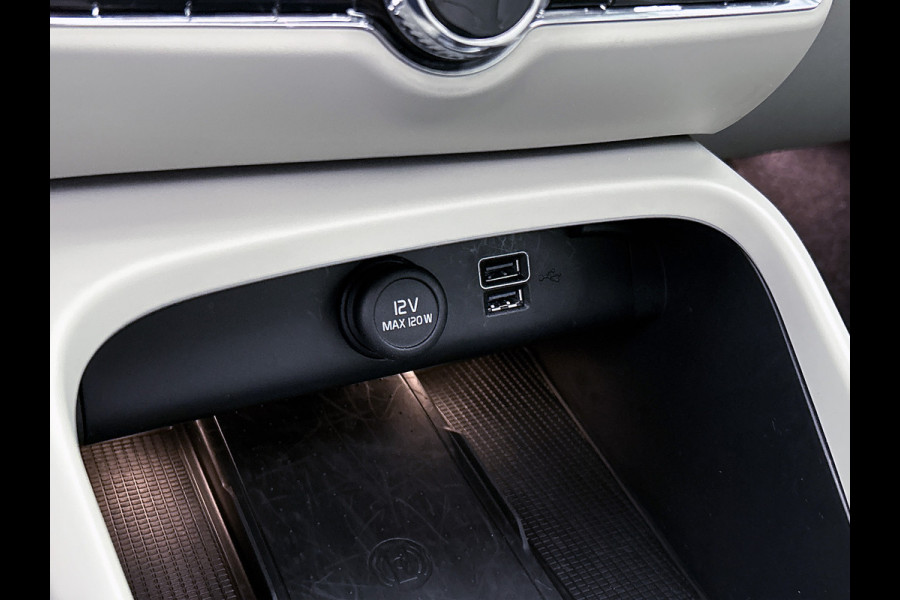 Volvo XC40 T5 180PK Hybride SOH 91% Inscription / Panoramadak / Leder / Trekhaak / airco-ecc./ Stuurverwarming / Navigatie / Apk 10-2026