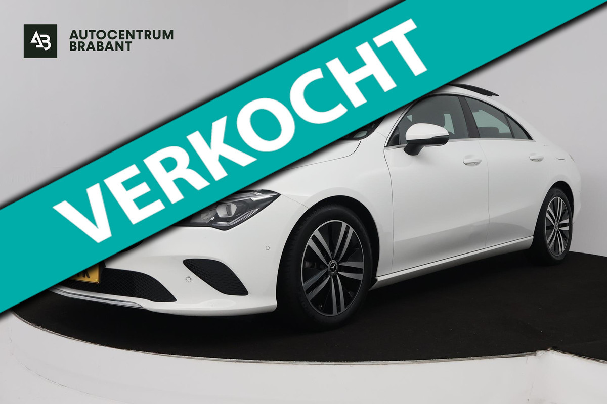 Mercedes-Benz CLA-Klasse 200 Business Solution Luxury (PANORAMADAK, TREKHAAK, SFEERVERLICHTING, STOELVERARMING, CAMERA)