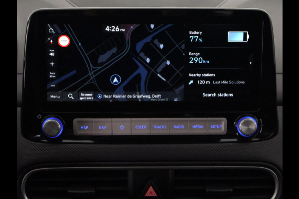 Hyundai Kona EV Premium Two-Tone 64 kWh SOH ACCU 99% | Apple Carplay/Android Auto | Stuur-& Stoelverwarming | Navigatie | Leder | Camera |