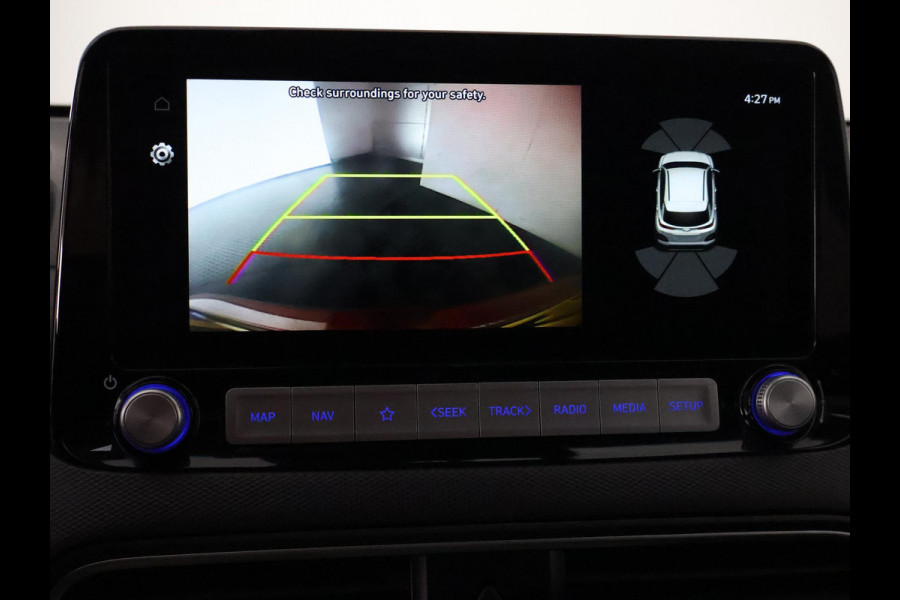 Hyundai Kona EV Premium Two-Tone 64 kWh SOH ACCU 99% | Apple Carplay/Android Auto | Stuur-& Stoelverwarming | Navigatie | Leder | Camera |