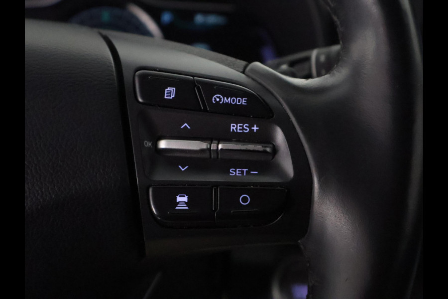 Hyundai Kona EV Premium Two-Tone 64 kWh SOH ACCU 99% | Apple Carplay/Android Auto | Stuur-& Stoelverwarming | Navigatie | Leder | Camera |