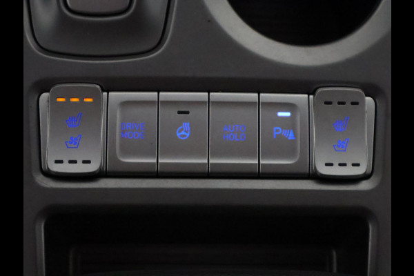 Hyundai Kona EV Premium Two-Tone 64 kWh SOH ACCU 99% | Apple Carplay/Android Auto | Stuur-& Stoelverwarming | Navigatie | Leder | Camera |