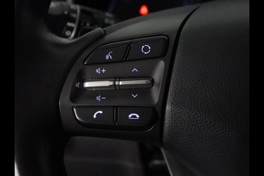Hyundai Kona EV Premium Two-Tone 64 kWh SOH ACCU 99% | Apple Carplay/Android Auto | Stuur-& Stoelverwarming | Navigatie | Leder | Camera |