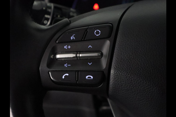 Hyundai Kona EV Premium Two-Tone 64 kWh SOH ACCU 99% | Apple Carplay/Android Auto | Stuur-& Stoelverwarming | Navigatie | Leder | Camera |