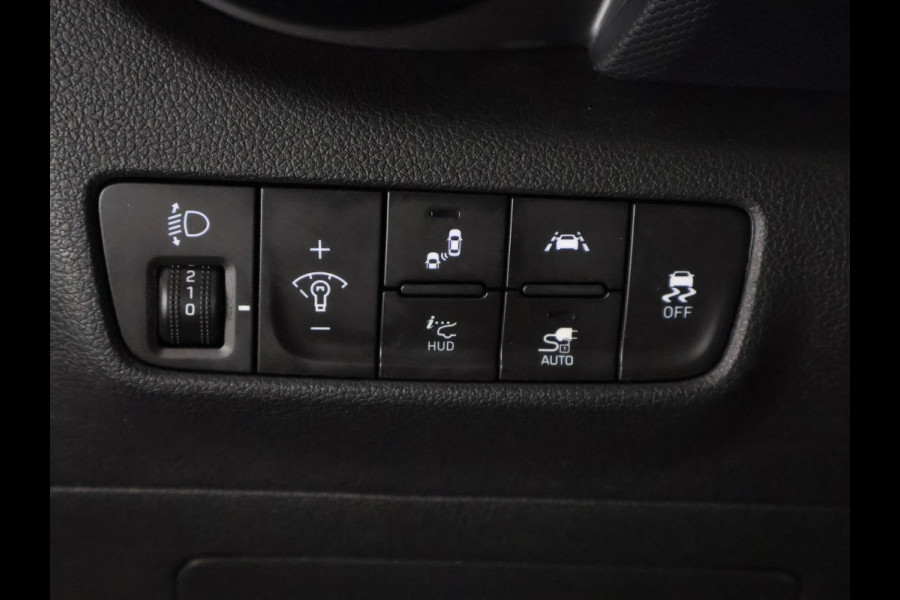 Hyundai Kona EV Premium Two-Tone 64 kWh SOH ACCU 99% | Apple Carplay/Android Auto | Stuur-& Stoelverwarming | Navigatie | Leder | Camera |