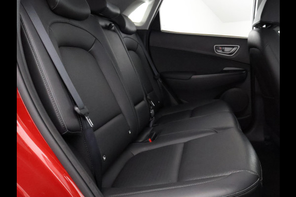 Hyundai Kona EV Premium Two-Tone 64 kWh SOH ACCU 99% | Apple Carplay/Android Auto | Stuur-& Stoelverwarming | Navigatie | Leder | Camera |