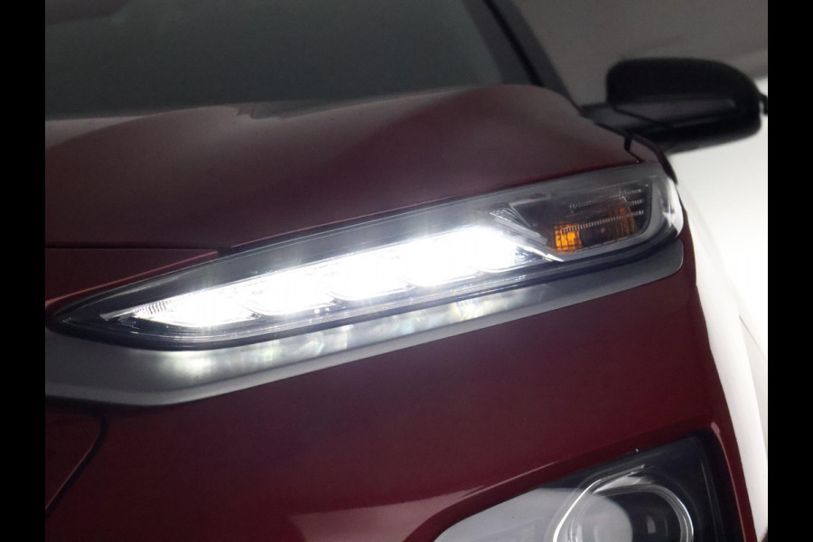 Hyundai Kona EV Premium Two-Tone 64 kWh SOH ACCU 99% | Apple Carplay/Android Auto | Stuur-& Stoelverwarming | Navigatie | Leder | Camera |