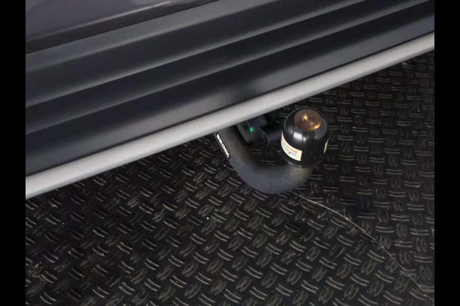 Hyundai Kona EV Premium 64 kWh | Schuif-Kanteldak | Stuur-& Stoelverwarming | Apple Carplay&AndroidAUTO | Leder | Camera |