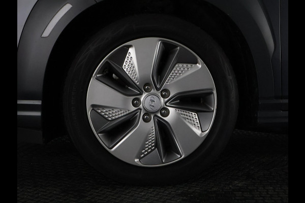 Hyundai Kona EV Premium 64 kWh | Schuif-Kanteldak | Stuur-& Stoelverwarming | Apple Carplay&AndroidAUTO | Leder | Camera |