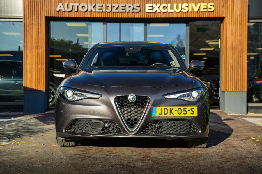 Alfa Romeo Giulia 2.0 T AWD B4 + GEPANTSERD 280 PK | Diplomatiek veiligheidsglas | Ex-regeringsauto Italië | Unieke historie