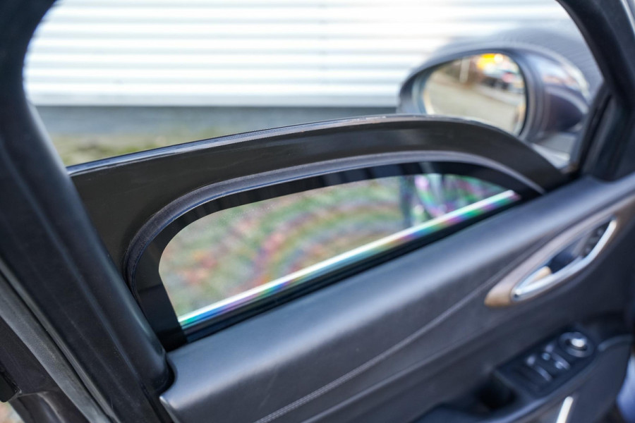 Alfa Romeo Giulia 2.0 T AWD B4 + GEPANTSERD 280 PK | Diplomatiek veiligheidsglas | Ex-regeringsauto Italië | Unieke historie