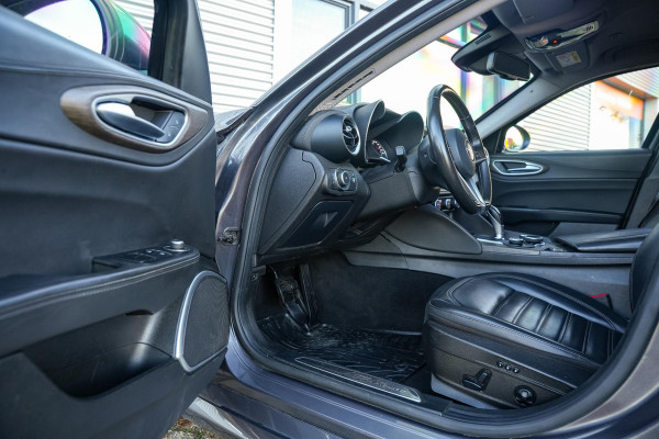 Alfa Romeo Giulia 2.0 T AWD B4 + GEPANTSERD 280 PK | Diplomatiek veiligheidsglas | Ex-regeringsauto Italië | Unieke historie