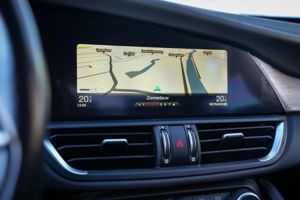 Alfa Romeo Giulia 2.0 T AWD B4 + GEPANTSERD 280 PK | Diplomatiek veiligheidsglas | Ex-regeringsauto Italië | Unieke historie