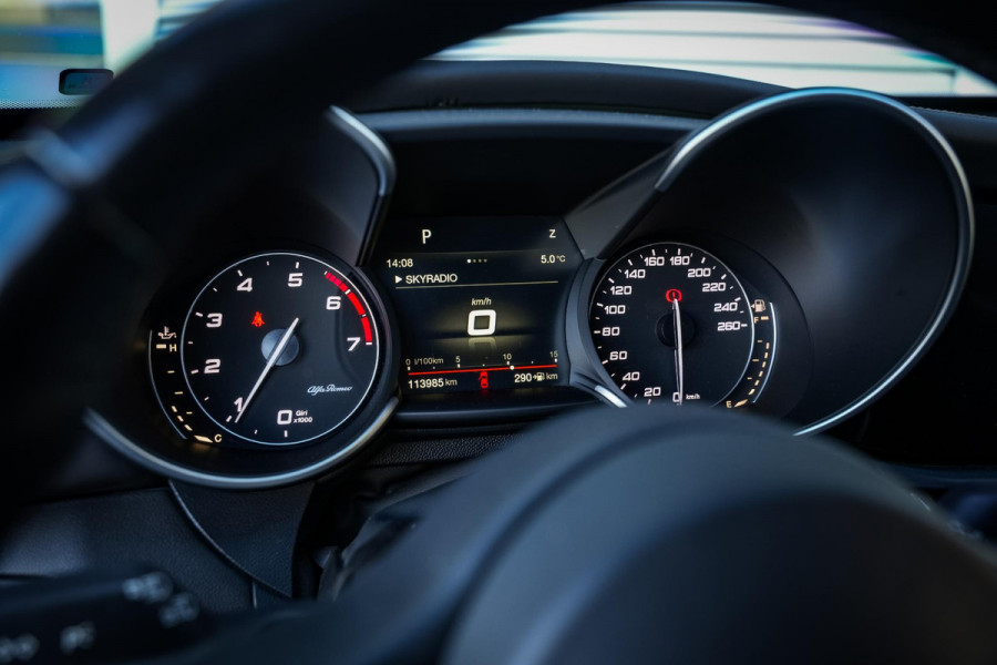 Alfa Romeo Giulia 2.0 T AWD B4 + GEPANTSERD 280 PK | Diplomatiek veiligheidsglas | Ex-regeringsauto Italië | Unieke historie