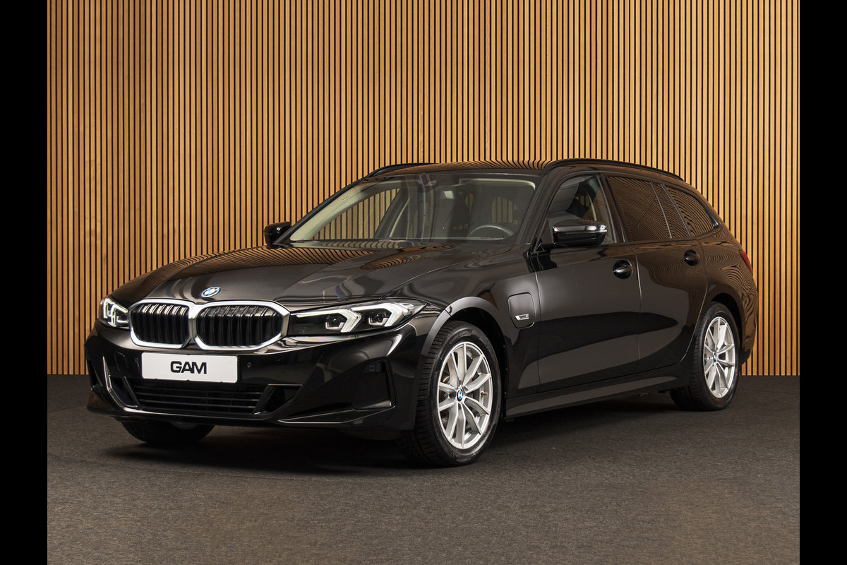 BMW 3 Serie Touring 320e FACELIFT I SPORTSTOELEN I PDC I 17" I PRIVACY I DAB