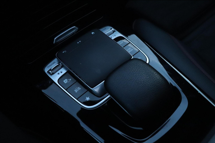 Mercedes-Benz A-Klasse 180 AMG | PANO | Sfeerverlichting | Camera | Nette auto!