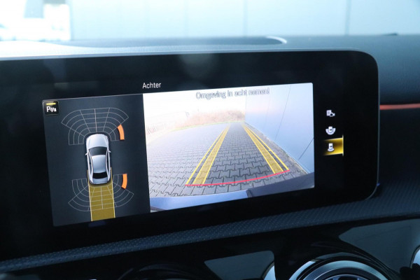 Mercedes-Benz A-Klasse 180 AMG | PANO | Sfeerverlichting | Camera | Nette auto!