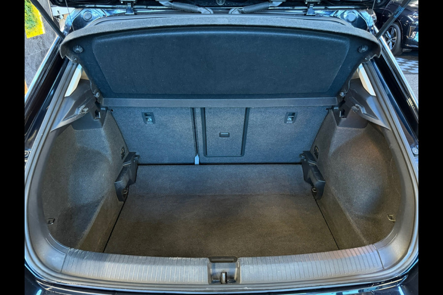 Volkswagen T-Roc 1.5 TSI Sport |AUTOMAAT|STOELVERWARMING|LANE ASSIST|PDC|APK|