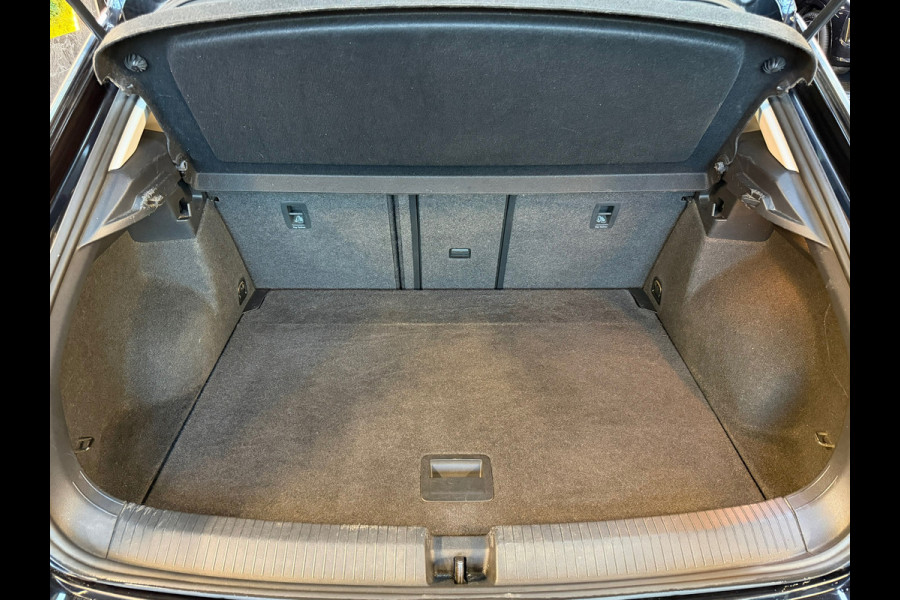 Volkswagen T-Roc 1.5 TSI Sport |AUTOMAAT|STOELVERWARMING|LANE ASSIST|PDC|APK|