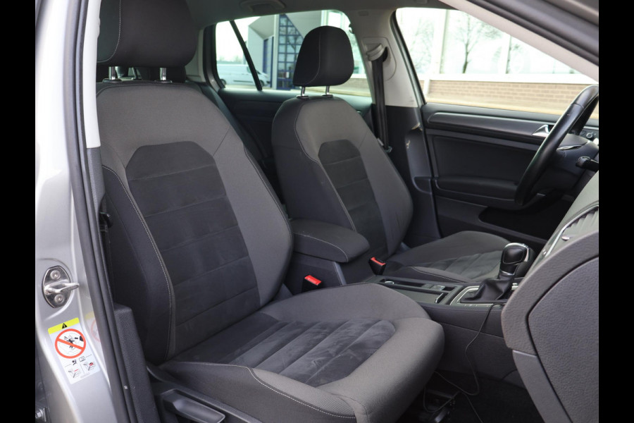 Volkswagen Golf 1.6 TDI 116 PK AUT. *1e EIGENAAR / BTW* + MASSAGE | CARPLAY | ADAPTIVE CRUISE | TREKHAAK | STOELVERW. | DAB