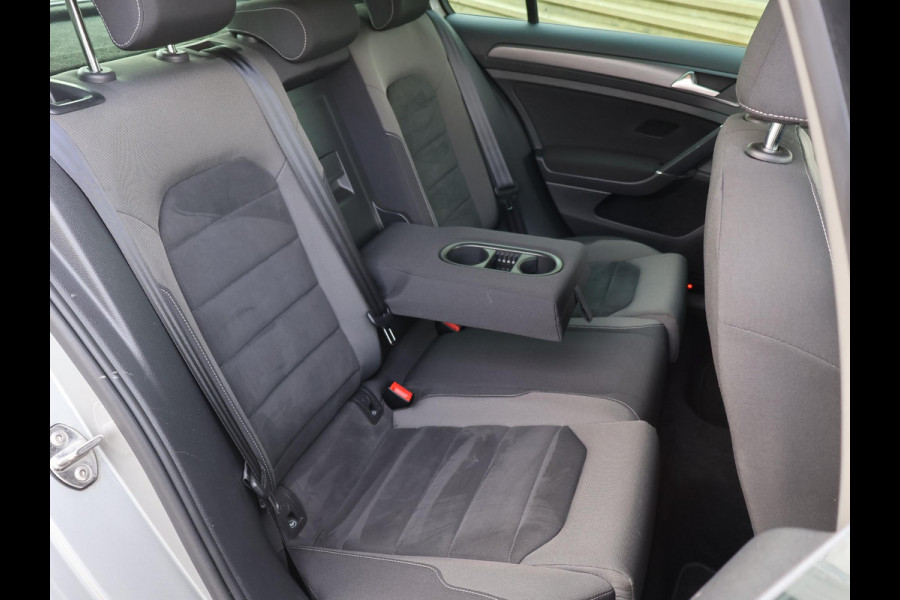 Volkswagen Golf 1.6 TDI 116 PK AUT. *1e EIGENAAR / BTW* + MASSAGE | CARPLAY | ADAPTIVE CRUISE | TREKHAAK | STOELVERW. | DAB