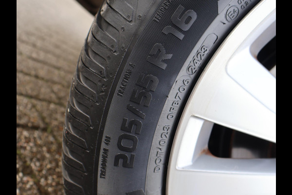 Volkswagen Golf 1.6 TDI 116 PK AUT. *1e EIGENAAR / BTW* + MASSAGE | CARPLAY | ADAPTIVE CRUISE | TREKHAAK | STOELVERW. | DAB