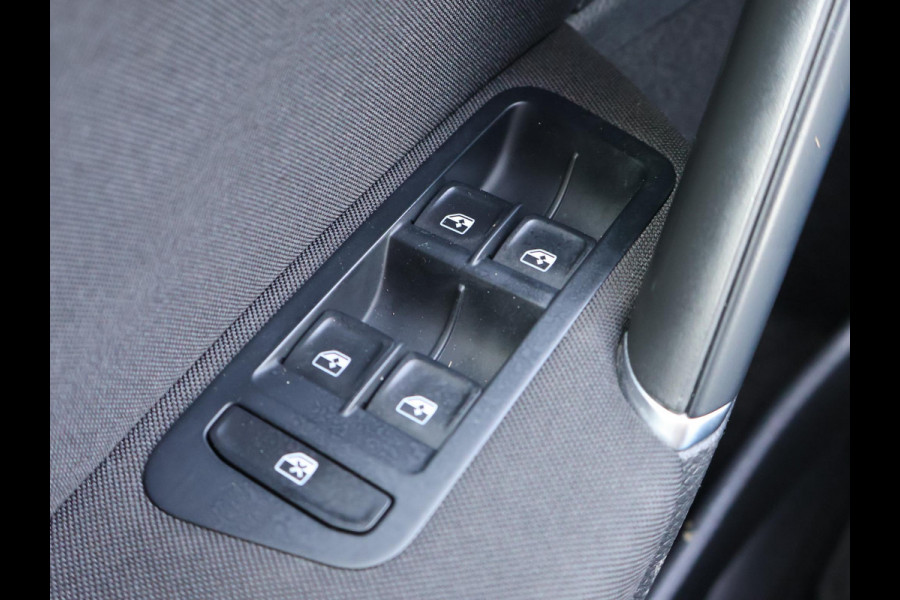 Volkswagen Golf 1.6 TDI 116 PK AUT. *1e EIGENAAR / BTW* + MASSAGE | CARPLAY | ADAPTIVE CRUISE | TREKHAAK | STOELVERW. | DAB