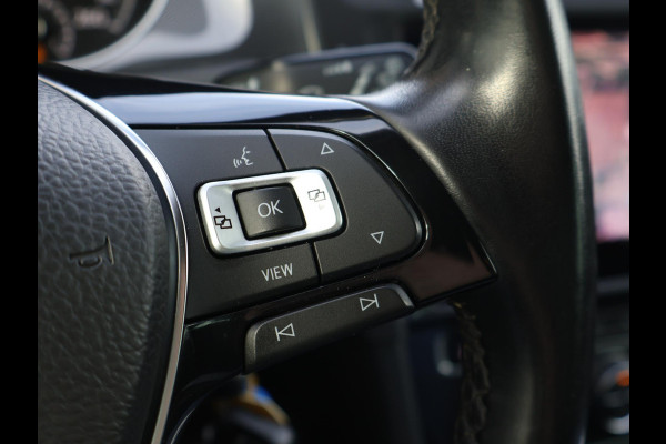 Volkswagen Golf 1.6 TDI 116 PK AUT. *1e EIGENAAR / BTW* + MASSAGE | CARPLAY | ADAPTIVE CRUISE | TREKHAAK | STOELVERW. | DAB