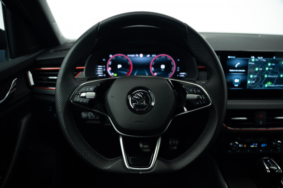 Škoda Kamiq 1.0 TSI Monte Carlo |Glazen Dak|Camera|ACC|Stoelverwarming|Stuurverwarming|Dodehoek|