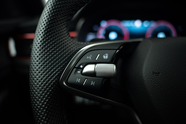 Škoda Kamiq 1.0 TSI Monte Carlo |Glazen Dak|Camera|ACC|Stoelverwarming|Stuurverwarming|Dodehoek|