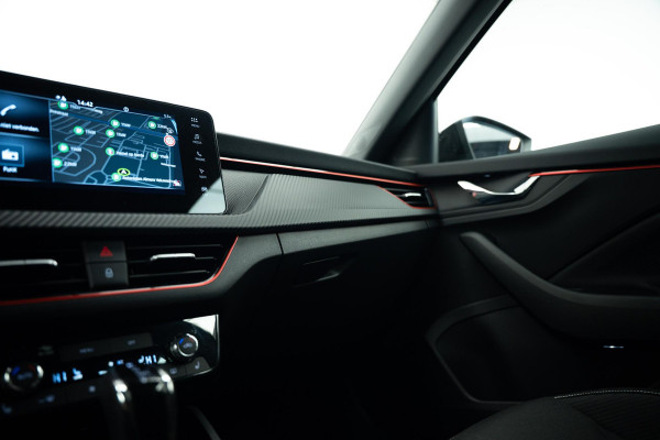 Škoda Kamiq 1.0 TSI Monte Carlo |Glazen Dak|Camera|ACC|Stoelverwarming|Stuurverwarming|Dodehoek|