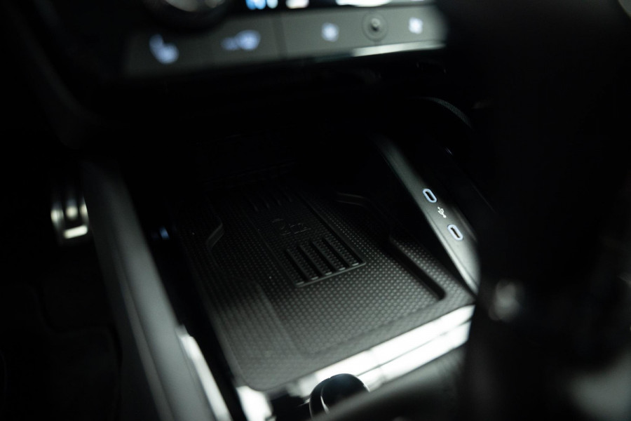 Škoda Kamiq 1.0 TSI Monte Carlo |Glazen Dak|Camera|ACC|Stoelverwarming|Stuurverwarming|Dodehoek|