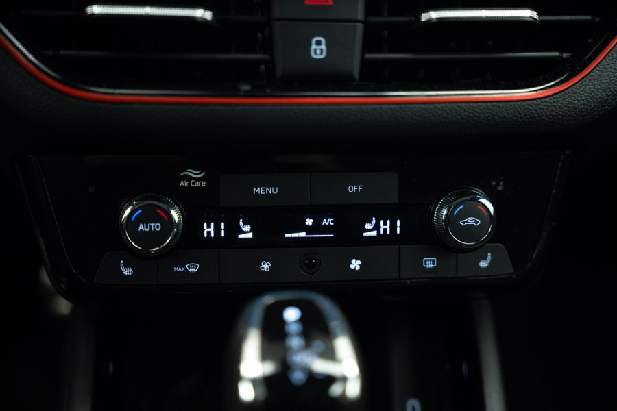 Škoda Kamiq 1.0 TSI Monte Carlo |Glazen Dak|Camera|ACC|Stoelverwarming|Stuurverwarming|Dodehoek|