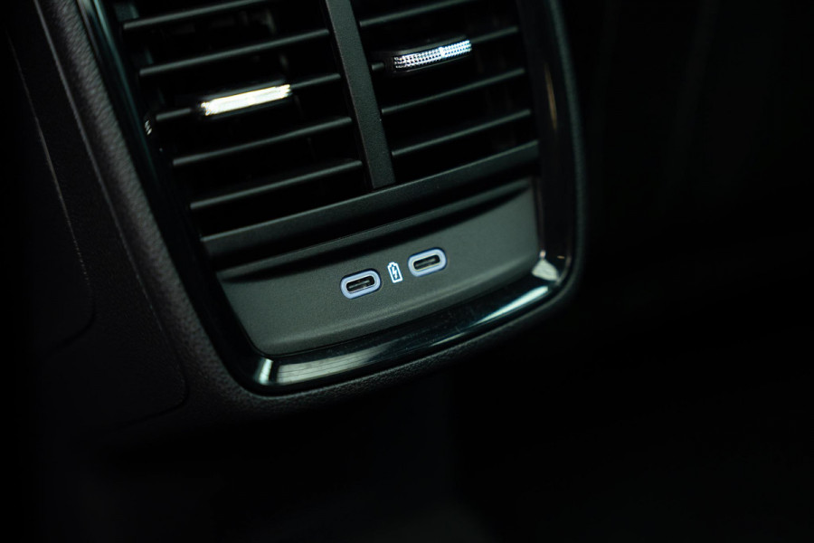 Škoda Kamiq 1.0 TSI Monte Carlo |Glazen Dak|Camera|ACC|Stoelverwarming|Stuurverwarming|Dodehoek|