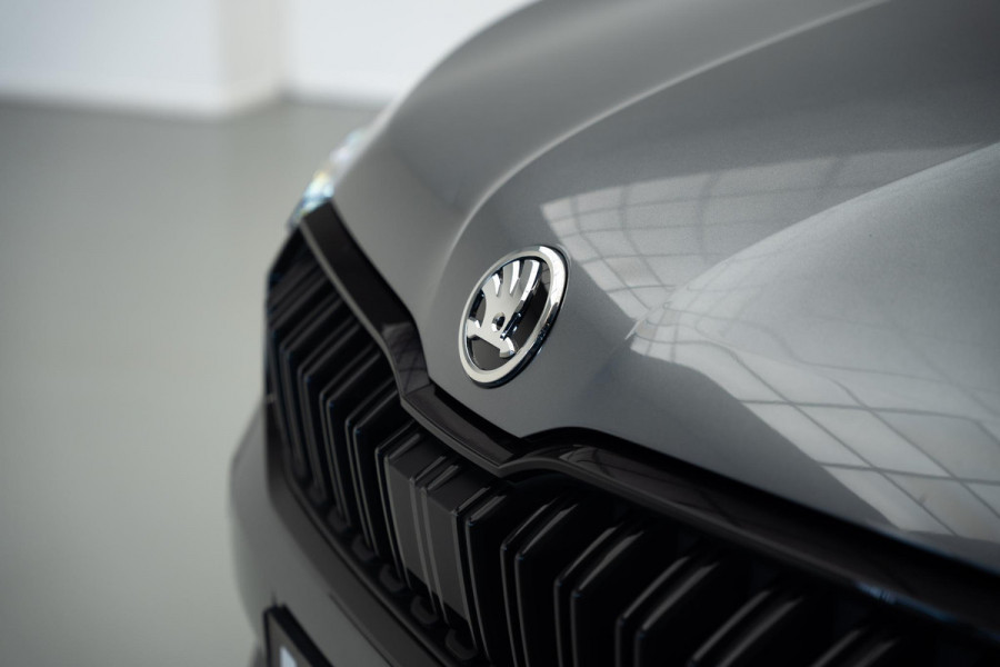 Škoda Kamiq 1.0 TSI Monte Carlo |Glazen Dak|Camera|ACC|Stoelverwarming|Stuurverwarming|Dodehoek|