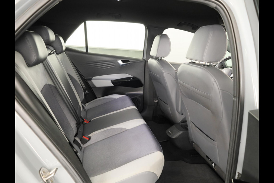 Volkswagen ID.3 First Plus 58 kWh | Navigatie | Parkeersensoren | Achteruitrijcamera | Stoelverwarming |