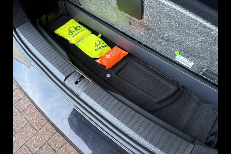 Volkswagen Touran 1.5 TSi 150pk Highline 7-persoons NAVI/CARPLAY/CLIMA/ADAPT/CRUISE/PDC