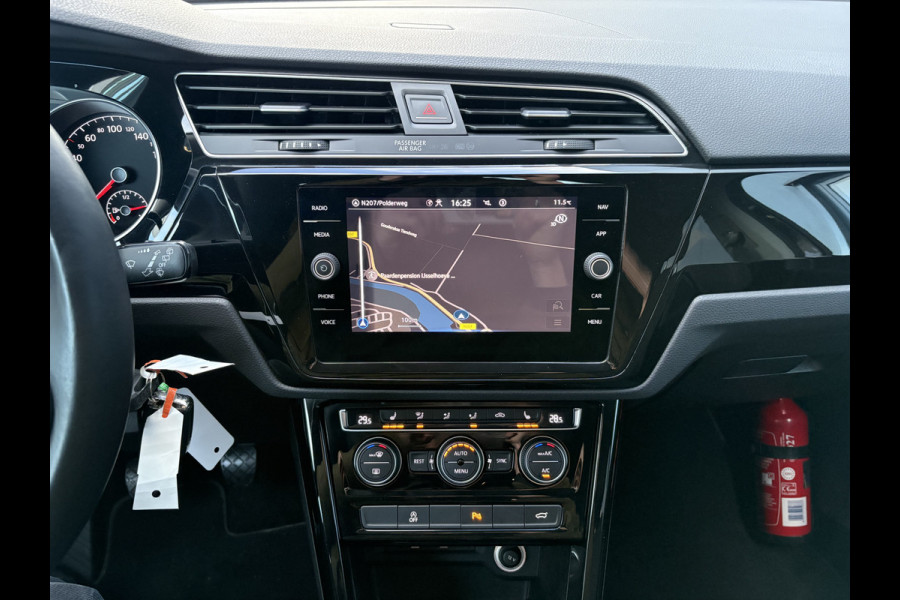 Volkswagen Touran 1.5 TSi 150pk Highline 7-persoons NAVI/CARPLAY/CLIMA/ADAPT/CRUISE/PDC