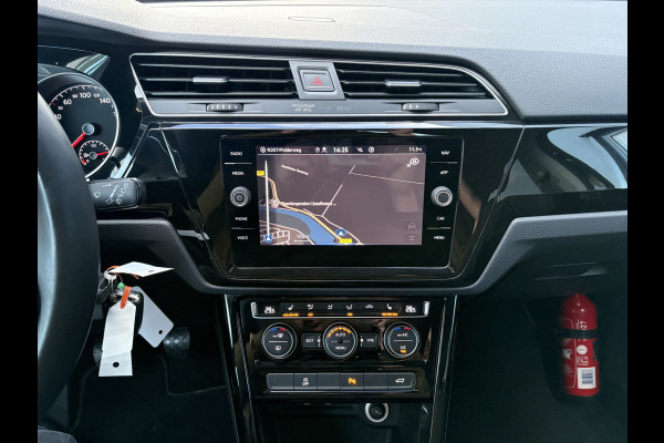 Volkswagen Touran 1.5 TSi 150pk Highline 7-persoons NAVI/CARPLAY/CLIMA/ADAPT/CRUISE/PDC