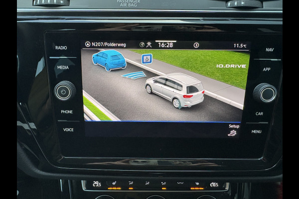 Volkswagen Touran 1.5 TSi 150pk Highline 7-persoons NAVI/CARPLAY/CLIMA/ADAPT/CRUISE/PDC