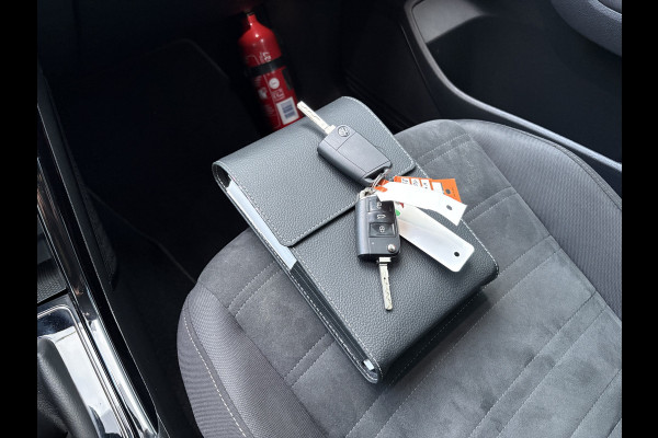 Volkswagen Touran 1.5 TSi 150pk Highline 7-persoons NAVI/CARPLAY/CLIMA/ADAPT/CRUISE/PDC