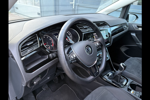 Volkswagen Touran 1.5 TSi 150pk Highline 7-persoons NAVI/CARPLAY/CLIMA/ADAPT/CRUISE/PDC
