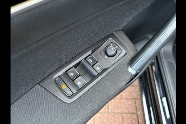 Volkswagen Touran 1.5 TSi 150pk Highline 7-persoons NAVI/CARPLAY/CLIMA/ADAPT/CRUISE/PDC