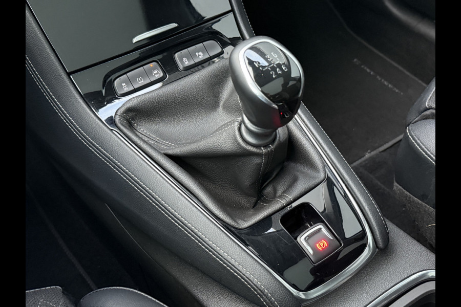 Opel Grandland X BWJ 2019 | 1.2T 131PK Bus. Executive | TREKHAAK | PANO DAK | CLIMA | NAVI | 18'' LMV | CARPLAY | SPORTSTOELEN | PDC 2X