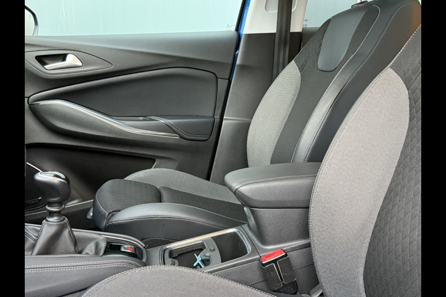 Opel Grandland X BWJ 2019 | 1.2T 131PK Bus. Executive | TREKHAAK | PANO DAK | CLIMA | NAVI | 18'' LMV | CARPLAY | SPORTSTOELEN | PDC 2X