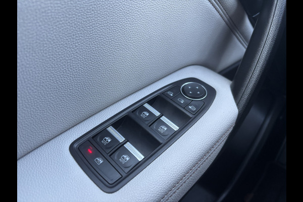 Renault Captur 1.3 TCe 130 Initiale Paris | Stuurverwarming | Leer | Adaptieve Cruise | Dodehoek Detectie